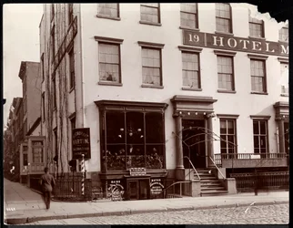 The Hotel Martin på 19 Lafayette Place, New York, 1896 (sølv gelatinetryk)