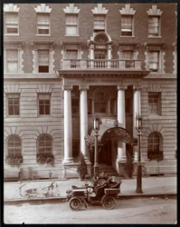 The Hotel Somerset, 150 West 47th Street, New York, 1904 (sølv gelatinetryk)