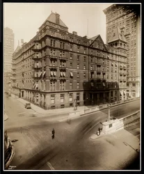 The Murray Hill Hotel, Park Avenue og 40th Street, New York, 1919 (sølv gelatinetryk)