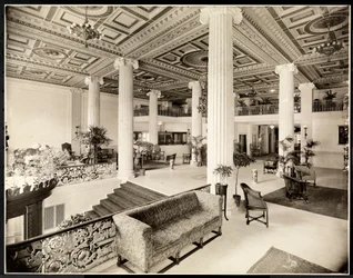 Indgangen og lobbyen på Robert Treat Hotel, Newark, New Jersey, 1916 (sølv gelatinetryk)