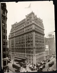 Udsigt over Hotel Knickerbocker, Broadway og 42nd Street, New York, 1912 (sølv gelatinetryk)