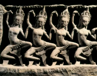 Hinduistisk mytologi: apsaraerne, meget unge og smukke væsener, der dansede ved Indras hof