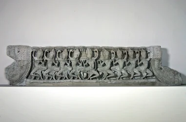 Fronton viser ni dansende asparas, slutningen af det 12.-begyndelsen af det 13. århundrede, fra Bayon, Angkor Thom (sandsten)