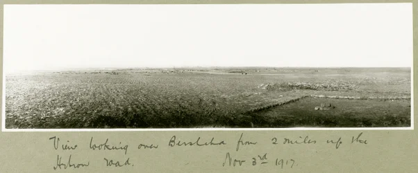 Udsigt over Beersheba fra to miles op Hebron Road, 3. november 1917