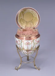Gatjina-paladsægget, fremstillet af Mikhail Perkhin (virksom 1884-1903), 1901, guld, en plein-emalje og småperler
