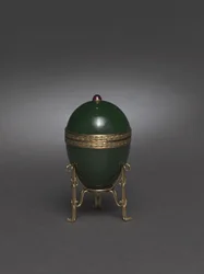 Jadeæg med stativ, efter 1900