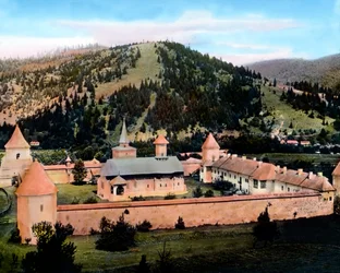 Rumænien, Bukovina, Sucevita-klosteret, der ligger i Sucevita-floddalen, billeddato: ca. 1920. Carl Simon-arkivet