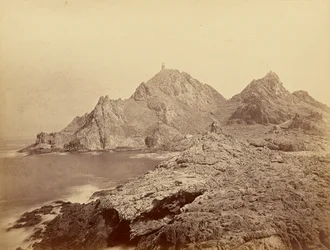 [Fyrtårn, Farallonøerne] / [Ved Farallones]