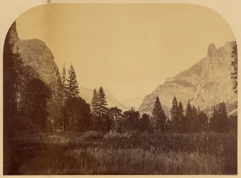 Yosemite, udsigt over dalbunden med Sentinel Rock til højre