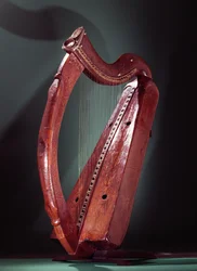 Harpe (træ med messing og sølv)