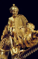 Meget vigtig La Tene kriger fibula, detalje (guld) (se også 1065822-6)