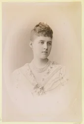 Alexandra de Grece, grande duchesse de Russie - Portræt af storhertuginde Alexandra Georgievna af Rusland (1870-1891), af Bergamasco, Charles (Karl) (1830-1896). Albumin foto