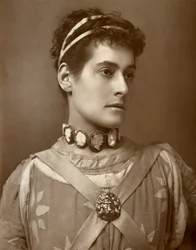 Myra Holme, britisk skuespillerinde, 1884