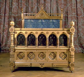Gothic Revival Indlagt seng med polstret sengegavl, lavet af Marsh & Jones, ca. 1866 (træ)