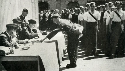 Lønningsdag markerer livet i Royal Air Force med jævne mellemrum, 1941.