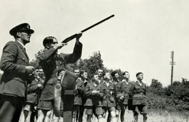 RAF-personale lærte at affyre med våben under Anden Verdenskrig, 1941.
