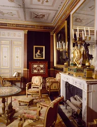 Besøgssalonen og venstre portræt af dronning Hortense, Chateau de Malmaison i Rueil-Malmaison, af arkitekterne Pierre-Francois-Leonard Fontaine og Charles Percier, Frankrig