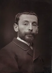 Kunstnerisk og biografisk Album, 6. Aar, Salon 1885; portræt af den franske maler Alexandre Bloch (1862-1906)