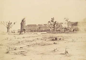 [Ufrugtbart landskab med et uidentificeret fort, Delhi].