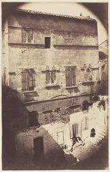 Facade af et romansk hus i Saint-Gilles du Gard