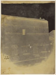 Øverste del af facaden på et romersk-agtigt hus i Saint-Gilles du Gard.
