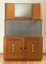 Vaskestand, ca. 1917 (mahogni indlagt med perlemor og grøn erinoid, med glasbagplade)