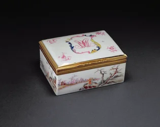 A Monogramed Snus Box, Qianlong Period (1736-95) ca. 1750 (porcelæn)