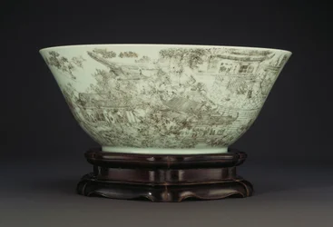 En stor indskåret porcelænsskål, der viser en kontinuerlig scene af damer på paladsområdet, 1796-1820