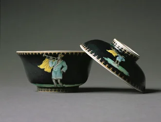 En sukkerskål og et låg, Qianlong Period (1736-95) ca. 1740 (porcelæn) (se også 314530)