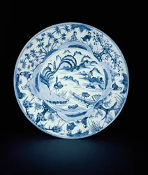 Blåt og hvidt fad malet med fiskere i en flodscene, Tianqi eller Chongzheng, 1620-30 (porcelæn)