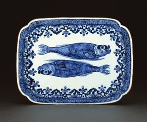 Blåt og hvidt eksportfad i porcelæn malet med fisk (porcelæn)