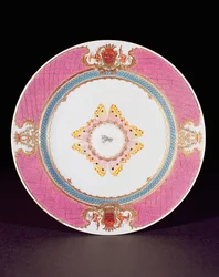 Middagstallerken malet i Famille Rose-emalje med armene fra Grimaldi di Castro, Yongzheng-perioden (1723-35) ca. 1735 (porcelæn)