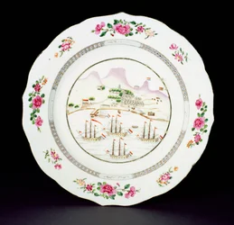 Middagstallerken malet i famille rose-emaljer, der viser Taffelbjerget og fire skibe, der sejler under det hollandske flag ud for Kap det Gode Håb, Qianlong-perioden (1736-95) ca. 1770 (porcelæn)