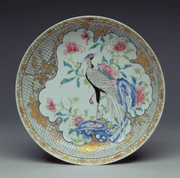 Fad bemalet med en langhalet fugl, klipper og blomster, Yongzheng-perioden, 1725-35
