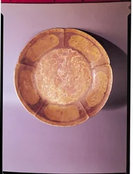 Indgraveret fad, Tang-dynastiet (618-907) (guld og sølv)