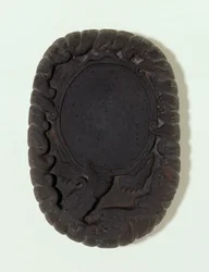 Blæksten udskåret som den store mytiske Lo-shu-skildpadde blandt bølger, sandsynligvis Ming-dynastiet (grå tuan-sten) (under vandet) (se også 142695-6)