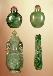 Snusdåser og en bæltekrog, sen Qianlong periode
