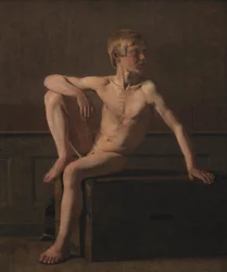 Nøgen figur. Siddende dreng