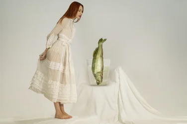 Den nysgerrige kvinde og fisken
