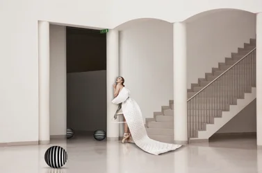 Elegant ballerina i hvid kjole