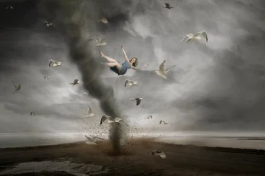 Kvinde i tornado