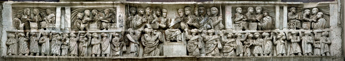 Konstantin uddeler penge til folket Liberalitas. Detalje af Konstantins bue, 312-3