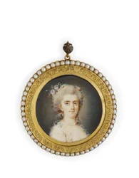 Comtesse Diane de Polignac, i decolleté-hvid kjole, blomster og pebermyntegrønt bånd i sit opslåede pudderhår, iført perlehalskæde og øreringe (akvarel på elfenben i forgyldt metalramme med spaltet perlekant)