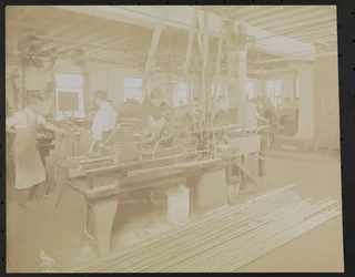 Dressler & Co. filmlaboratorium med mænd, der arbejder