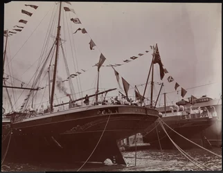 S.S. "Umbria" ved dok, ca. 1897 (s/h-foto)