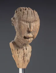Fragment af en congolesisk nkisi nkondi (træ)