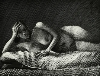 Skuggede kvindelige nøgenfigur