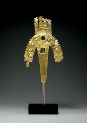 En Huari guldfane-pynt, sydkysten, ca. 700-1000 (guld)