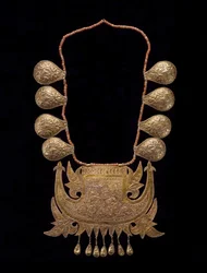 Kvindebrudehalskæde, slutningen af det 19.-begyndelsen af det 20. århundrede (guld og koralperler)