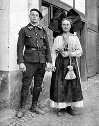 Par i traditionel kjole, Alsace-Lorraine, Rhinen, 1936.